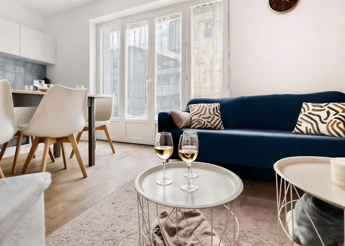 T4 Proche & Commodites, Vivez Nazaire! Apartamento *